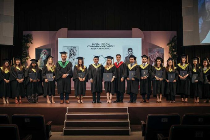 Ferretti sulla moda: un linguaggio universale che riflette la società e un messaggio di speranza per i giovani