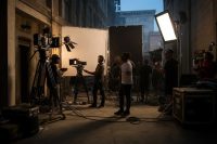 Giuli svela 100 milioni di euro di fondi cinema dimenticati: una nuova opportunità per l'industria cinematografica