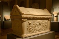 Il misterioso sarcofago di Crispina svela i suoi segreti a Capri