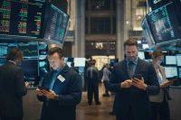 Milano in ripresa grazie a Moncler e Mps, ma Inwit affonda con un -8,6%