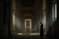 Ruffalo, il prete detective: indagini su Wojtyla in Santo Subito!