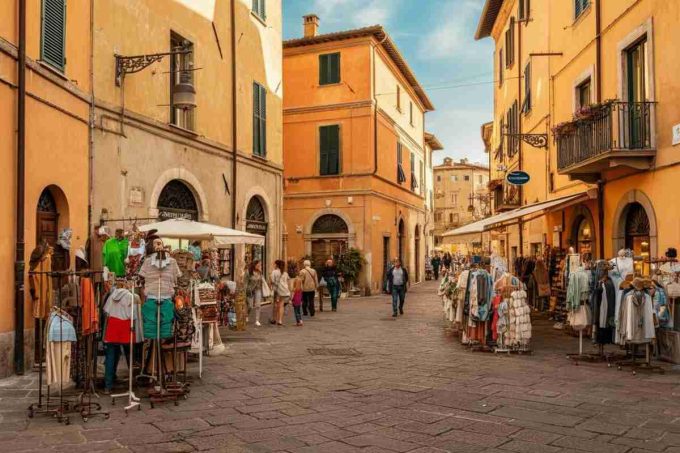 Sangalli: la manovra deve affrontare inflazione e desertificazione