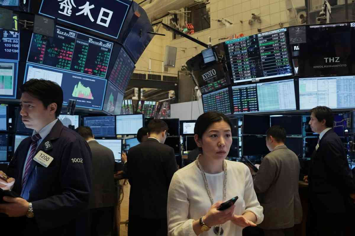 Tokyo inizia la giornata in rosso: borsa in calo dello 0,60%