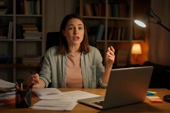 Valeria Fonte risponde alle accuse: Guardare nel telefono è come guardare nelle mutande