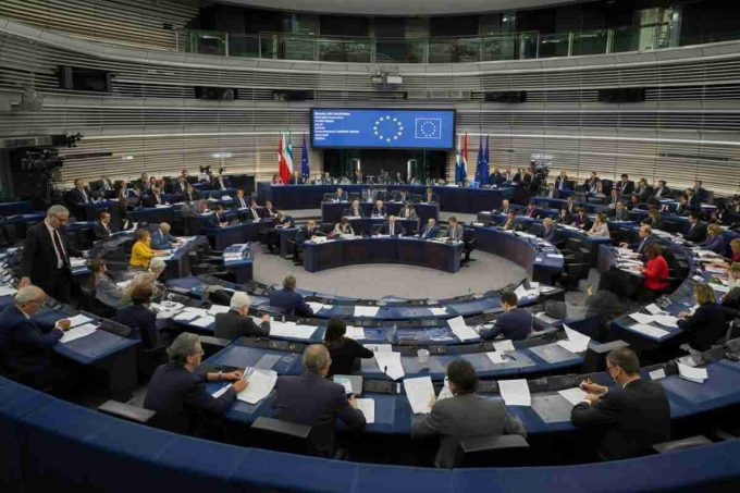 Alessandra Moretti: il Parlamento europeo ritira l'immunità e apre nuove prospettive