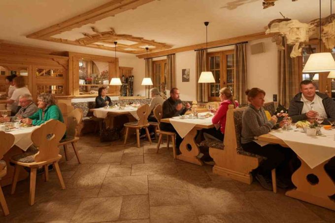 Disabile allontanato da un ristorante: i gestori costretti a un corso di bon ton