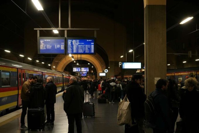 Investito sui binari a Firenze: Alta velocità bloccata e ritardi fino a due ore
