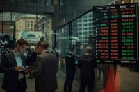 Milano brilla in borsa: chiusura in rialzo del 0,33%