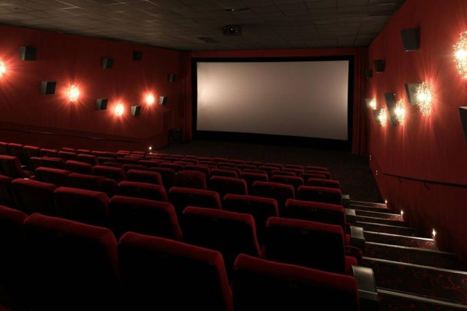 Natale al cinema: la magia di Zalone e l'epopea di Avatar