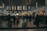 Natale da incubo: voli a 800 euro per le festività