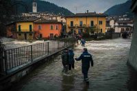 Natale sotto l'acqua: evacuazioni in Emilia-Romagna e voli cancellati a Firenze