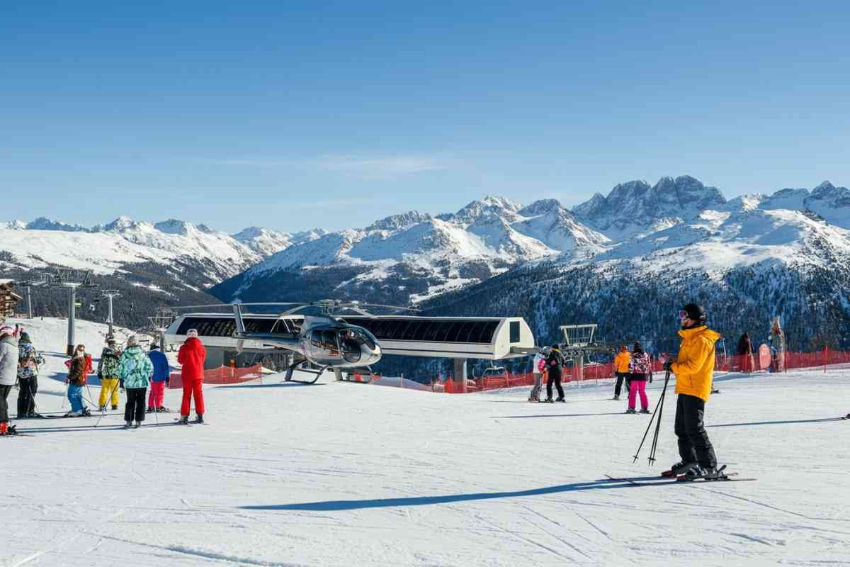 Oliva torna sulle piste da sci in elicottero, ma l'Enac gli sospende la licenza di volo