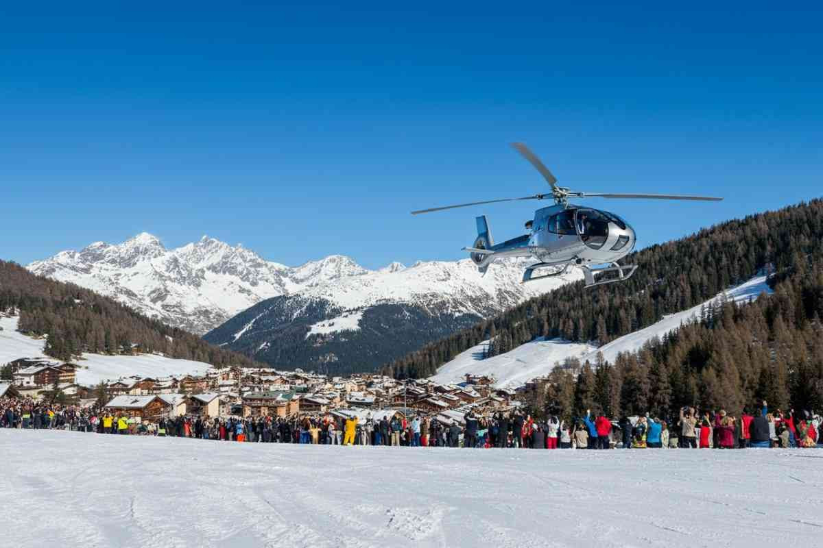 Sciare in fretta: l'elicottero che divide le opinioni sulle piste da sci