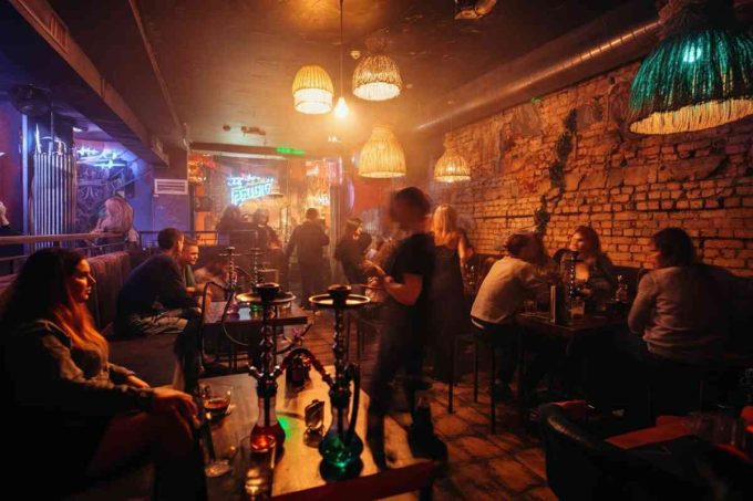 Scoperti irregolarità in 73 shisha bar: 14 denunce da parte dei Nas e Adm