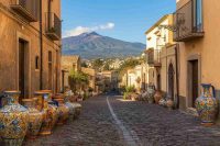Sicilia: un viaggio tra storia, miti e tradizioni senza tempo