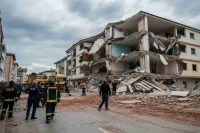 Crollo di un palazzo a Casoria: una tragedia sfiorata dopo lo sgombero per perdita d'acqua