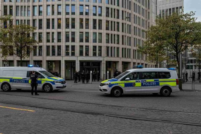 Deutsche Bank nel mirino: perquisizioni a Francoforte e Berlino per sospetto riciclaggio