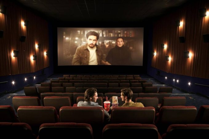 DiCaprio avverte: il futuro dei cinema potrebbe assomigliare ai jazz club