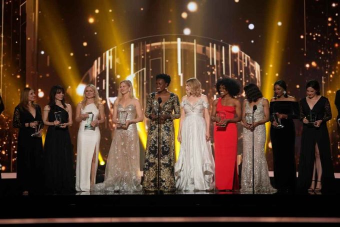 Emma Stone fa il bis: doppio record agli Oscar con Bugonia