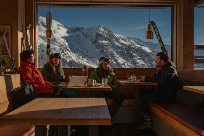 Guida alla sopravvivenza e all'amore nella tua prima stagione di sci