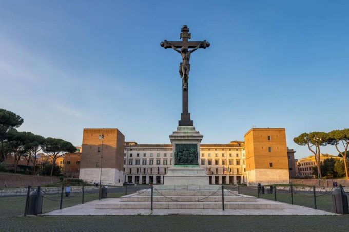 Il monumento di Tor Vergata: un tributo artistico per il Giubileo di Gino Giannetti