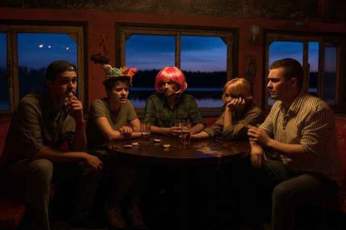 Il trailer di Lavoreremo da Grandi: una notte di follia e risate con Albanese