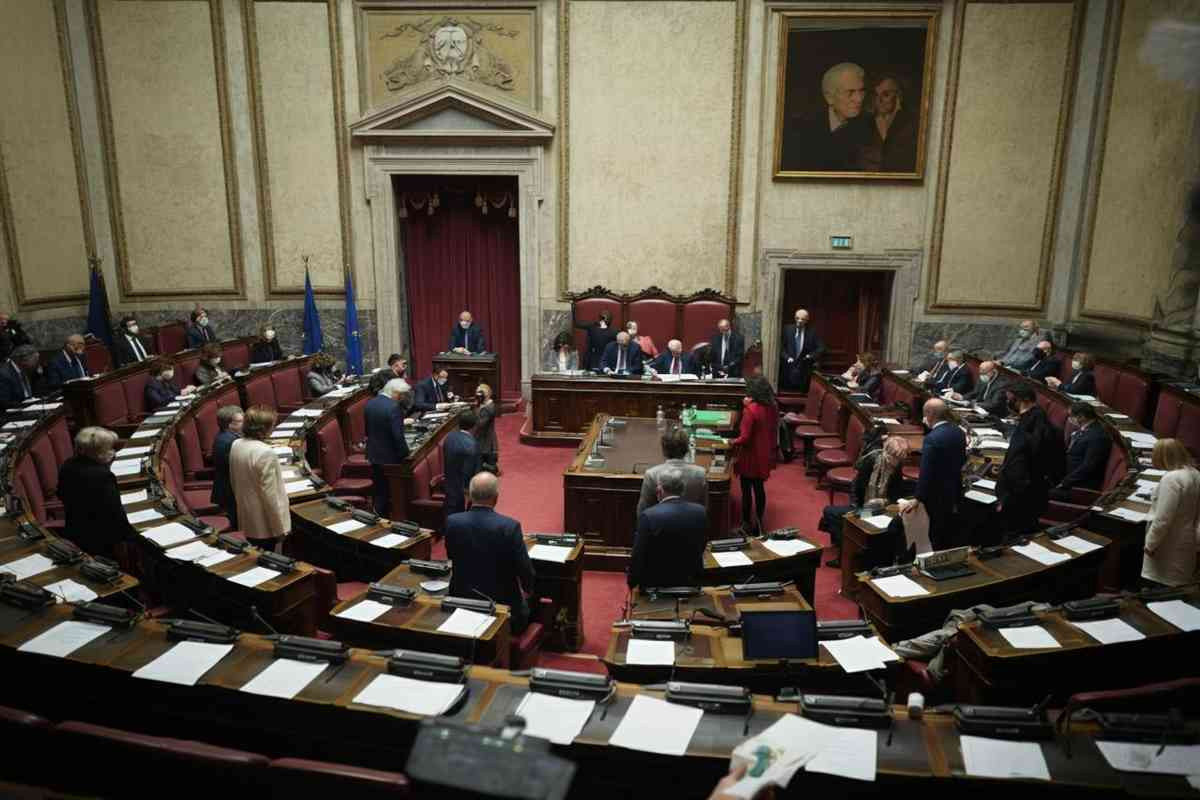 La Camera celebra Valentino: un genio della creatività