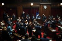 La Camera francese dice stop ai social per gli under-15: ecco cosa cambia