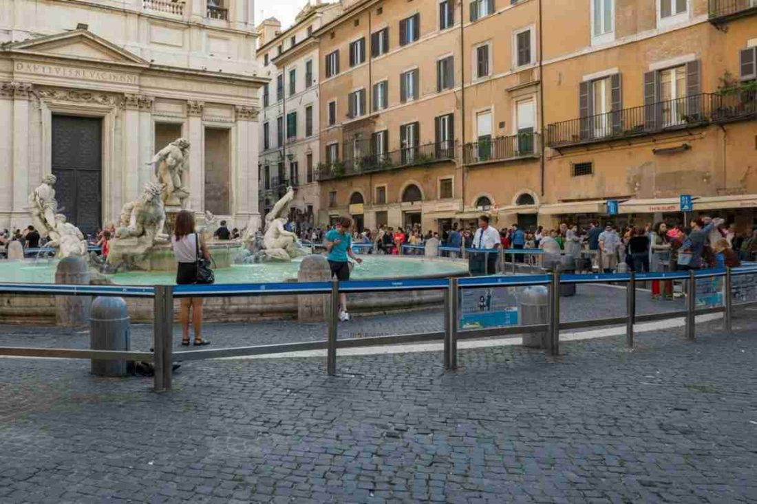 La Fontana di Trevi diventa a pagamento: dal 2 febbraio lanciare una monetina costerà due euro