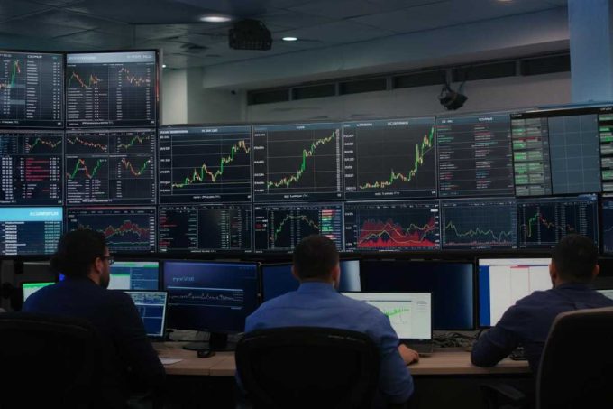 Materie prime in ascesa: l'alluminio sfonda il muro dei 3.000 dollari nella prima seduta del 2026