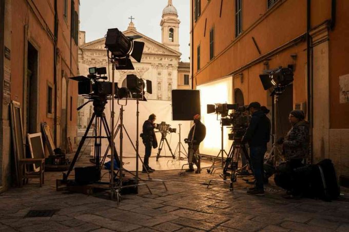 Moresco dirige un biopic su Armani: le riprese partono in Ungheria