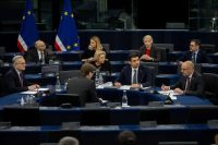 Parlamento europeo ferma l'accordo sui dazi con gli Stati Uniti: cosa significa per il futuro?
