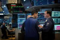 Petrolio in caduta libera: un calo oltre il 3% per le materie prime