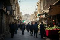 Pezeshkian avverte: attaccare Khamenei significa scatenare una guerra totale