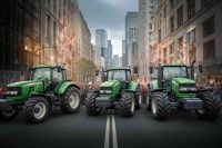 Proteste a Parigi: i trattori invadono la Tour Eiffel contro il Mercosur