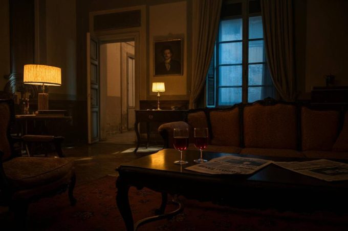 Rinvio a giudizio per il prete-giornalista: accuse di violenza sessuale durante il Conclave