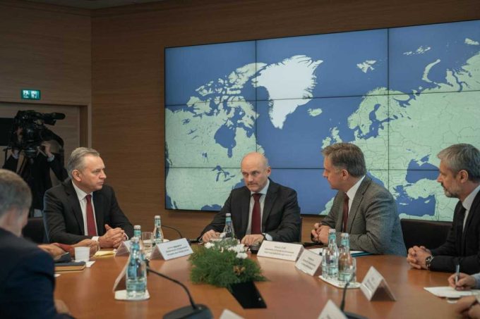 Starmer difende Trump: 'un alleato prezioso, non una minaccia'