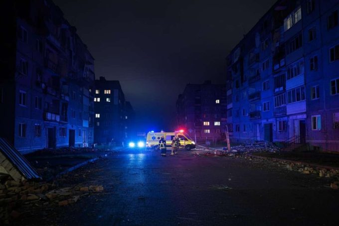 Tragedia a Kharkiv: due vite spezzate e tre feriti in un raid russo