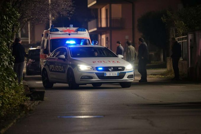 Tragedia in famiglia: marito accoltella la moglie in un litigio, lei è in gravi condizioni