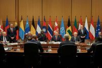 Trump: la guerra deve finire, ma con Zelensky non ho parlato di confini