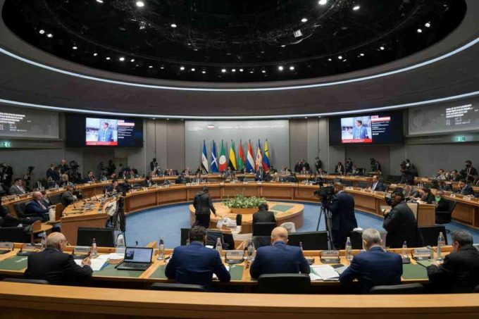 Zelensky sorprende: assente al forum di Davos oggi