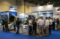 Compagnie aeree in cerca di migliaia di nuovi talenti: piloti, hostess e tecnici richiesti!