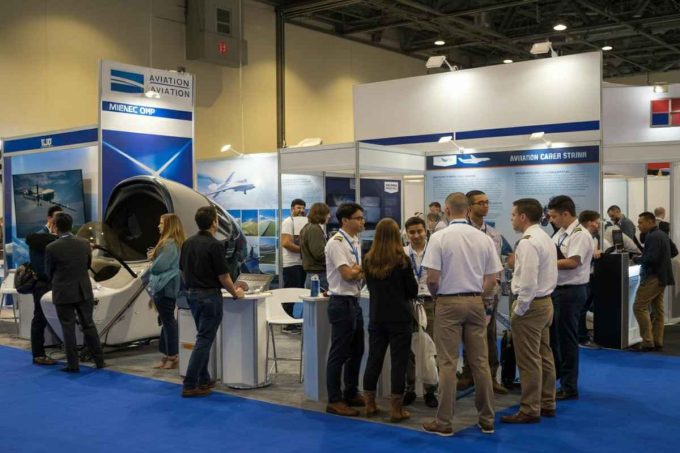 Compagnie aeree in cerca di migliaia di nuovi talenti: piloti, hostess e tecnici richiesti!