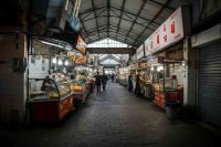 Emergenza blatte al Mercato Centrale di Milano: 17 attività chiuse dopo il blitz dell'Ats