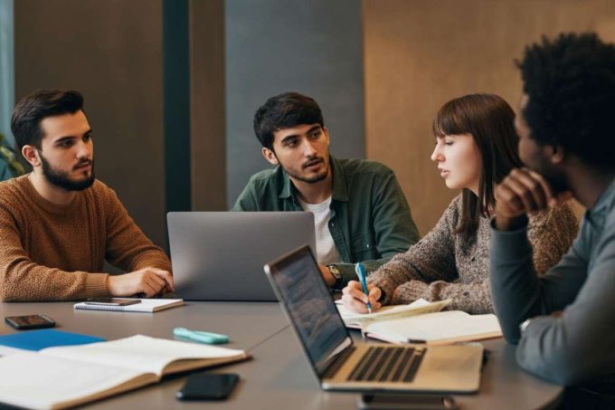Esami online: la scelta politica degli studenti delle università telematiche a Bernini