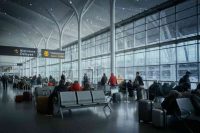 Ghiaccio paralizza i decolli all'aeroporto di Berlino: mattinata di caos per i viaggiatori