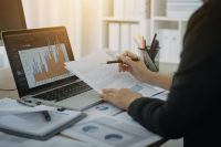 Il manager dei sogni: un milione di euro in hotel di lusso e PlayStation, ma la truffa costa cara