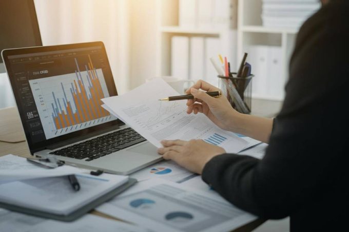 Il manager dei sogni: un milione di euro in hotel di lusso e PlayStation, ma la truffa costa cara