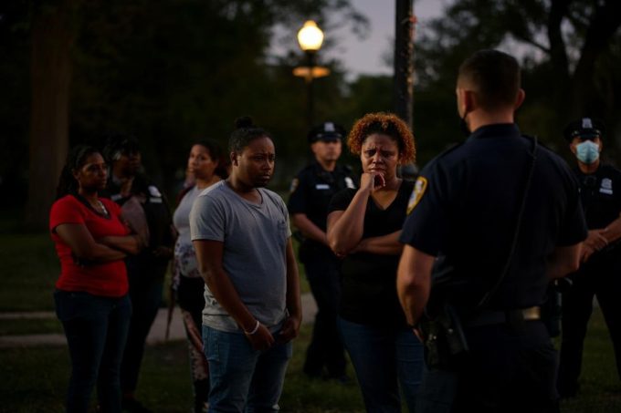 La famiglia della vittima di Rogoredo chiede giustizia: «Se hai coscienza, confessa tutto»