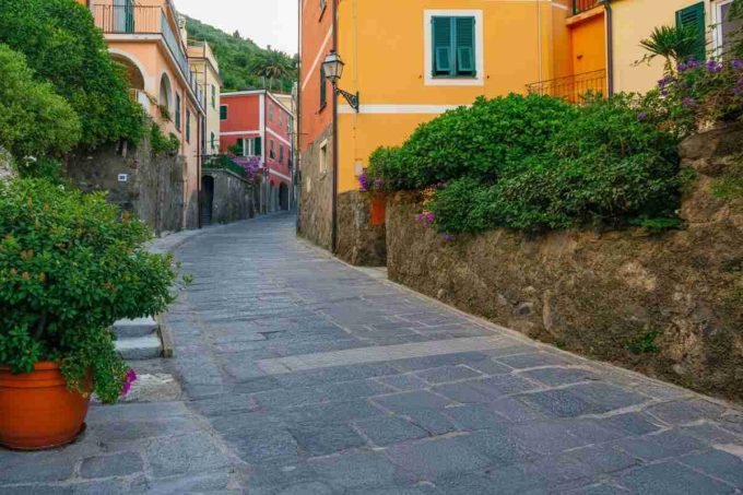 Madre trovata in auto con il corpo della figlia: la tragica storia di una bimba scomparsa